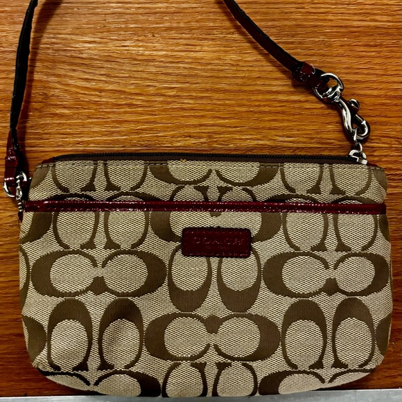 PARK SIGNATURE MEDIUM WRISTLET (COACH F51685) Khaki/burgundy Great used shape - Picture 7 of 16